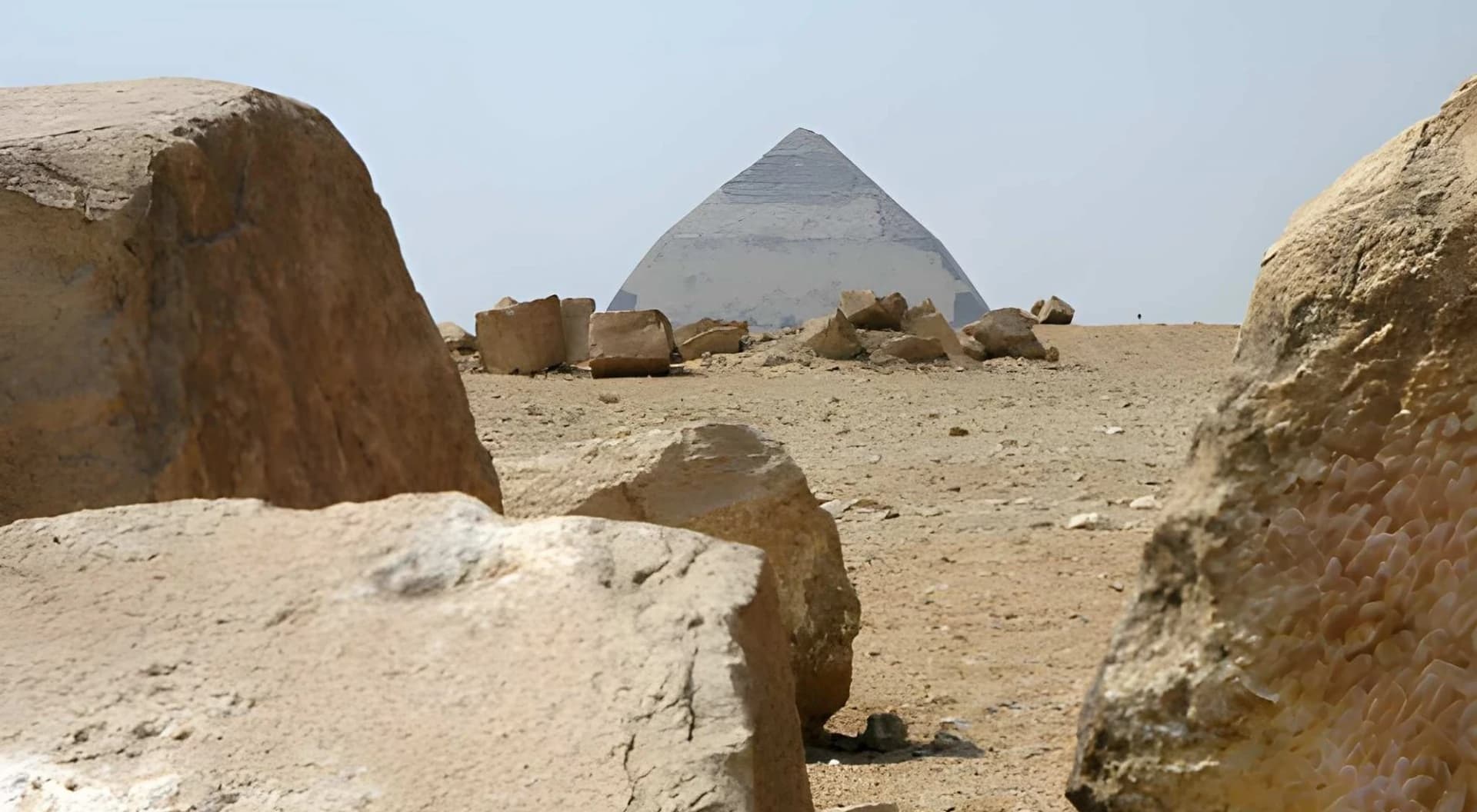 Saqqara and Dahshur: A Practical Guide to the Other Pyramids